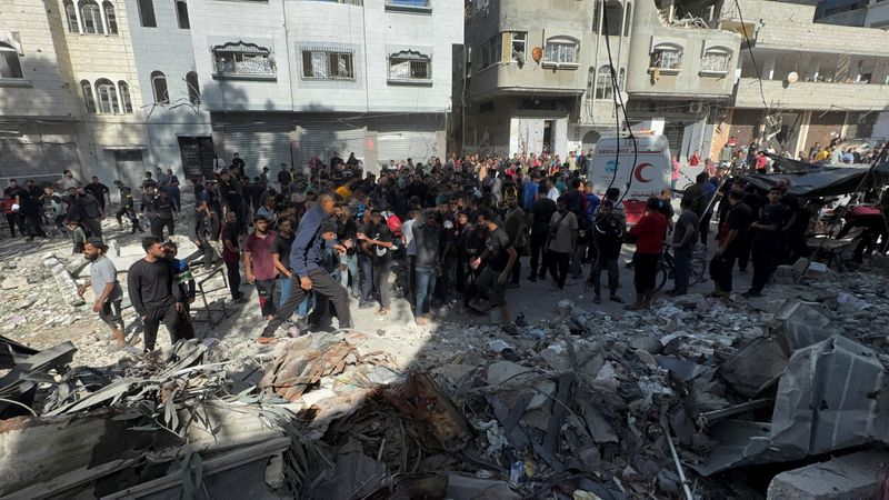 © Reuters. Israeli strike on a school sheltering displaced people, Gaza City, October 27, 2024. REUTERS/Ayman Al Hassi