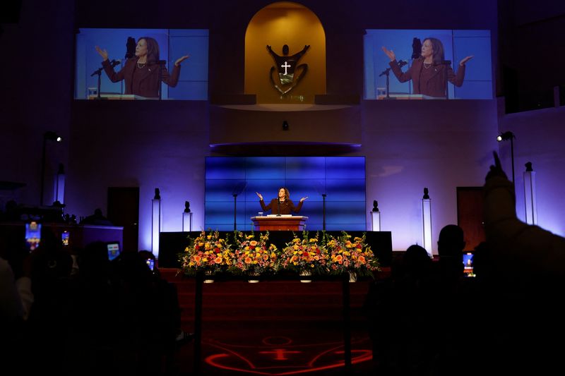 &copy; Reuters. Democratic presidential nominee U.S. Vice President Kamala Harris makes a campaign stop at the Church of Christian Compassion, part of the "Souls to the Polls", in Philadelphia, Pennsylvania, U.S. October 27, 2024. REUTERS/Evelyn Hockstein