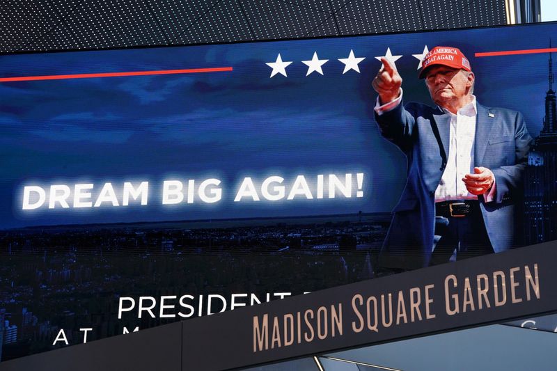 © Reuters. An image of Republican presidential nominee and former U.S. President Donald Trump is displayed outside Madison Square Garden on the day of his rally, in New York, U.S., October 27, 2024. REUTERS/David Dee Delgado