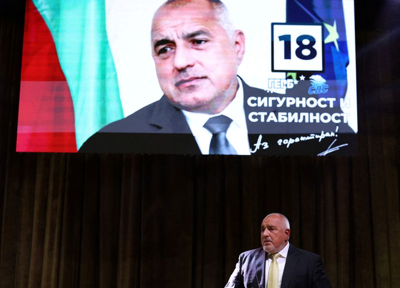 &copy; Reuters. Boyko Borissov, ex-primeiro-ministro da Bulgária e líder do partido de centro-direita GERB, chega para comício em Veliko Tarnovo, na Bulgárian23/10/2024 REUTERS/Stoyan Nenov