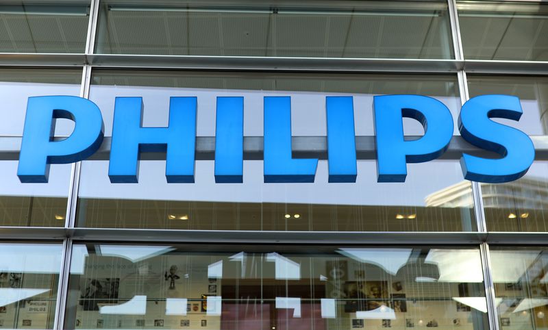 © Reuters. FILE PHOTO: Dutch technology company Philips' logo is seen at company headquarters in Amsterdam, Netherlands, January 29, 2019. REUTERS/Eva Plevier/File Photo