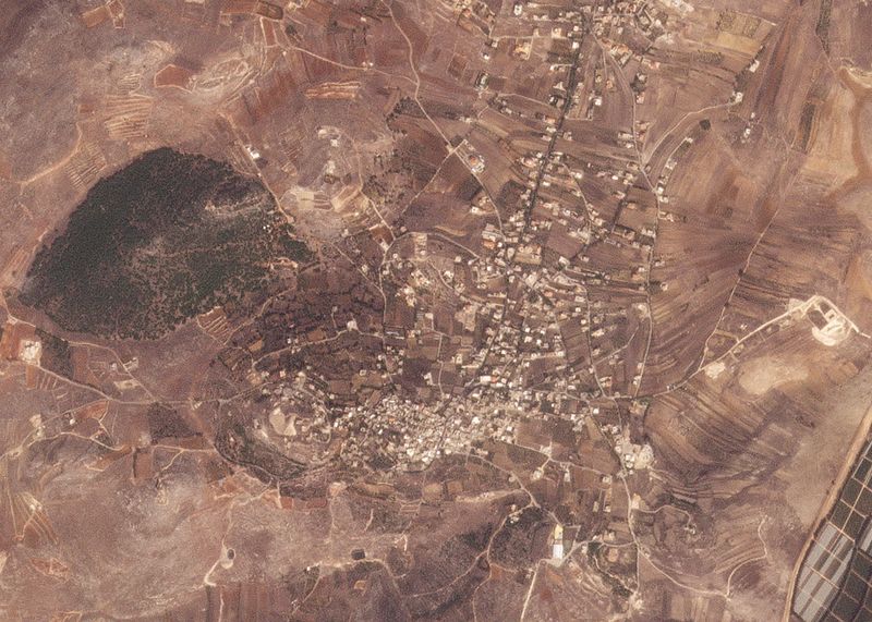 © Reuters. A satellite image shows Yaroun before the destruction, in Lebanon October 24, 2023. Planet Labs Inc/Handout via REUTERS 