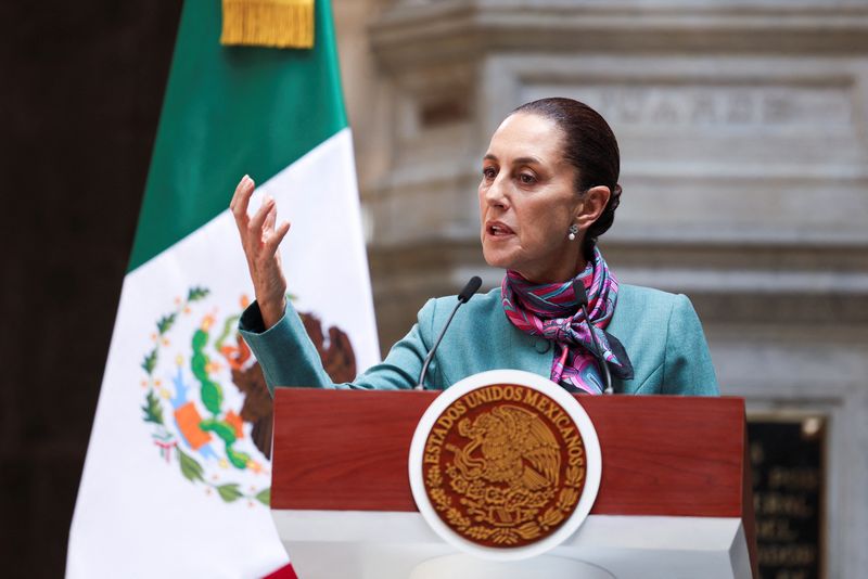 &copy; Reuters. Mexican president Claudia Sheinbaum speaks during a press conference after a meeting with business people from Mexico and the United States, in Mexico City, Mexico October 15, 2024 REUTERS/Raquel Cunha/File Photo