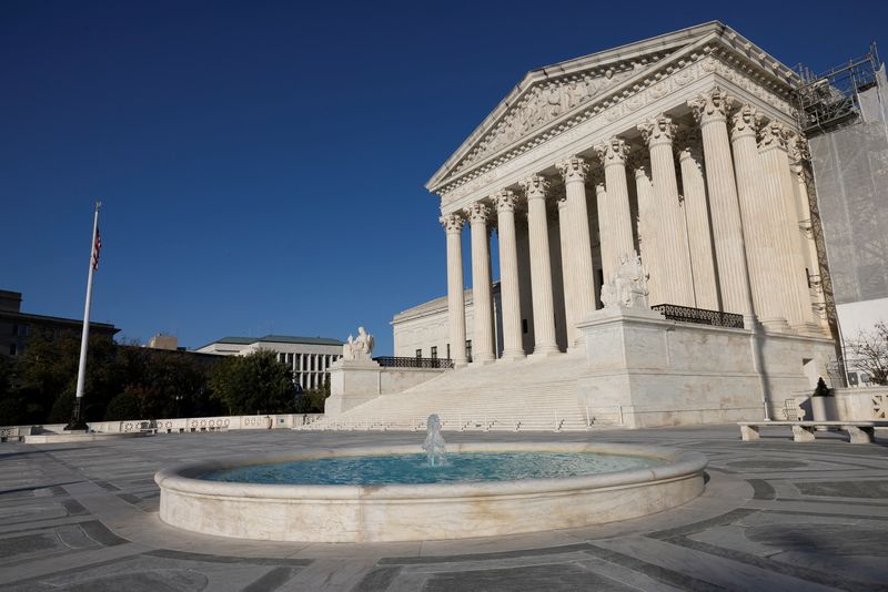 &copy; Reuters. The Supreme Court is pictured, in Washington, D.C., U.S., October 21, 2024. REUTERS/Kevin Mohatt/File Photo