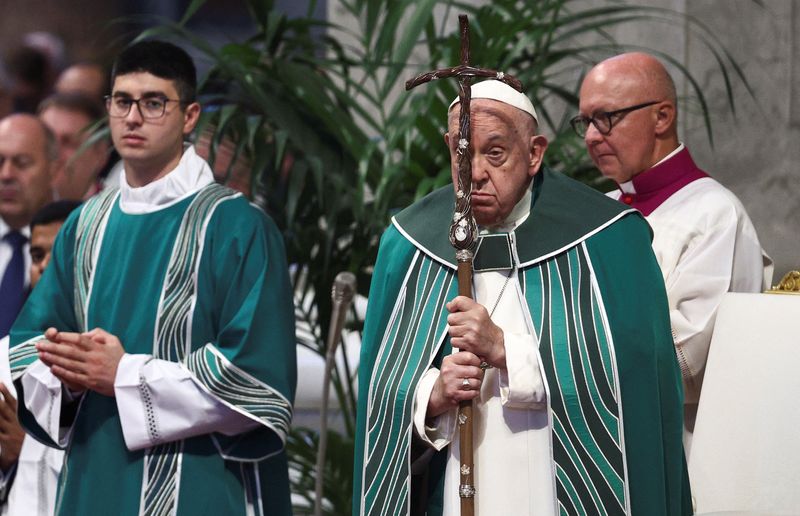 &copy; Reuters. Papa Francisco celebra missa de encerramento do Sínodo dos Bispos na Basílica de São Pedro, no Vaticanon27/10/2024 REUTERS/Guglielmo Mangiapane