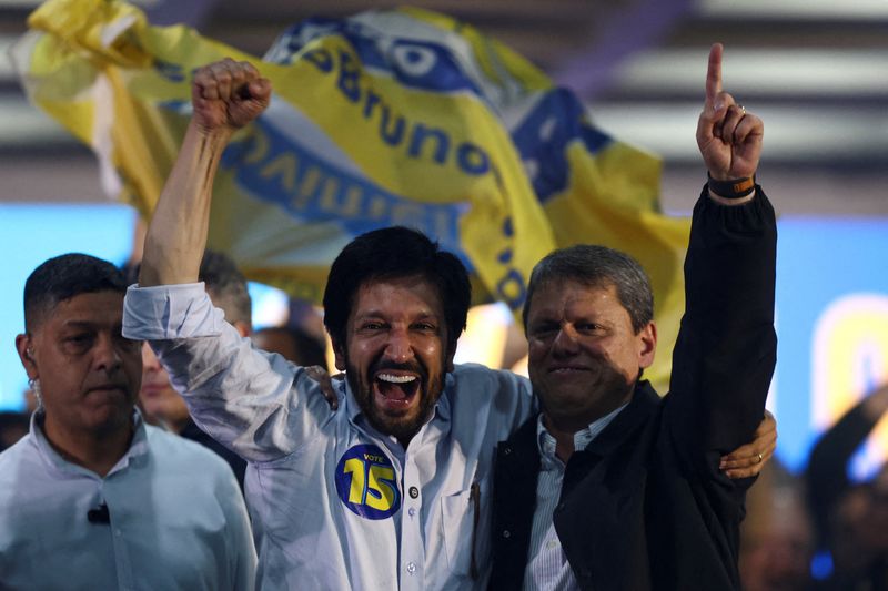 &copy; Reuters. Sao Paulo center-right Mayor Ricardo Nunes celebrates his re-election during the municipal elections in Sao Paulo, Brazil, October 27, 2024. REUTERS/Carla Carniel/File Photo