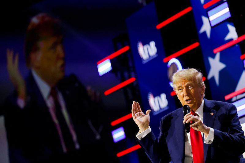 © Reuters. Republican presidential nominee former U.S. President Donald Trump participates in a moderated Q&A with Pastor Paula White (not pictured), at the National Faith Advisory Summit, in Powder Springs, Georgia, U.S., October 28, 2024. REUTERS/Brendan McDermid