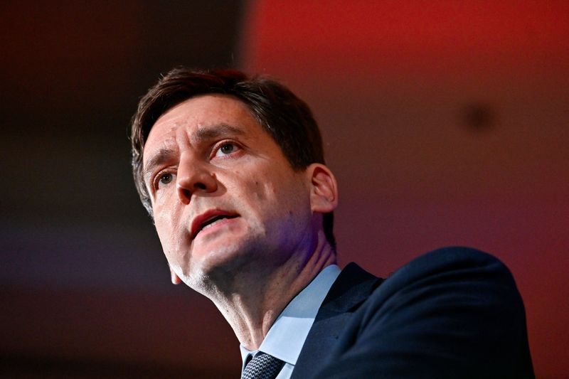 © Reuters. David Eby addresses supporters at the B.C. NDP provincial election night headquarters in Vancouver, British Columbia, Canada October 19, 2024. REUTERS/Jennifer Gauthier