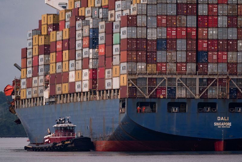 © Reuters. The cargo ship 'Dali' moves from the Francis Scott Key Bridge to the Seagirt Marine Terminal at the Port of Baltimore in Baltimore, Maryland, U.S. May 20, 2024. REUTERS/Nathan Howard/File Photo