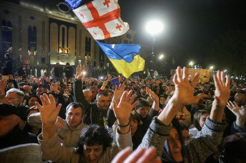 © Reuters. Supporters of Georgia's opposition parties hold a rally to protest and dispute the result of a recent parliamentary election won by the ruling Georgian Dream party, in Tbilisi, Georgia October 28, 2024. REUTERS/Irakli Gedenidze/File Photo