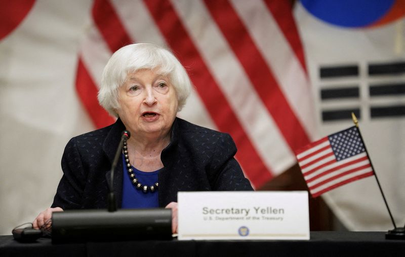 © Reuters. FILE PHOTO: U.S. Treasury Secretary Janet Yellen speaks during a trilateral meeting with Japanese Finance Minister Shunichi Suzuki and Korean Finance Minister Choi Sang-mok on the sidelines of the IMF/G20 meetings, at the U.S. Treasury in Washington, U.S., April 17, 2024.  REUTERS/Kevin Lamarque/File Photo