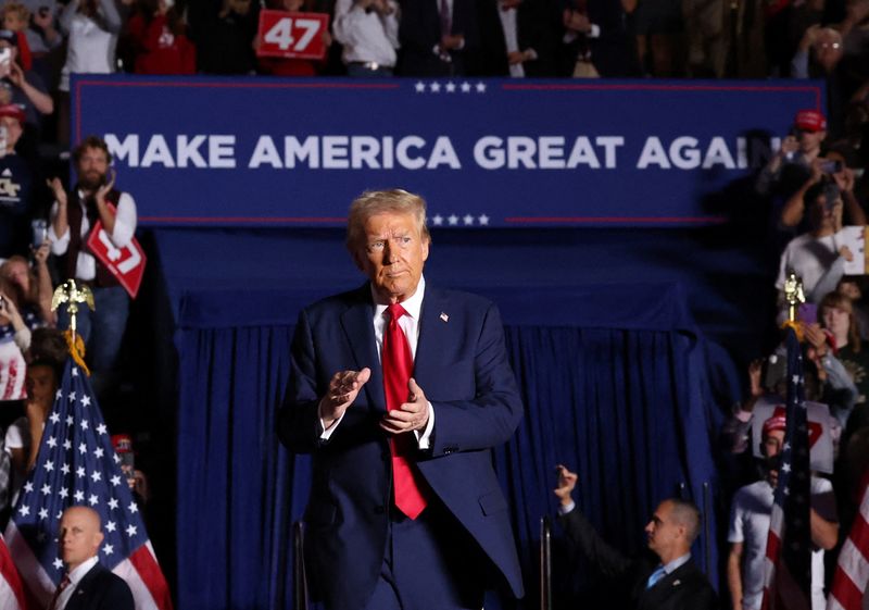 &copy; Reuters. Republican presidential nominee former U.S. President Donald Trump attends a campaign rally at McCamish Pavilion, in Atlanta, Georgia, U.S., October 28, 2024. REUTERS/Brendan McDermid/File Photo