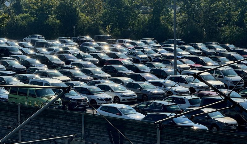 &copy; Reuters. FILE PHOTO: FILE PHOTO: Cars are parked near the power station of the Volkswagen plant in Wolfsburg, Germany, September 4, 2024.    REUTERS/Stephane Nitschke/File Photo/File Photo