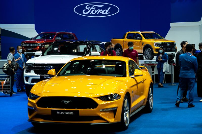 © Reuters. FILE PHOTO: Ford cars are displayed at the 39 Thailand International Motor Expo, in Bangkok, Thailand, November 30, 2022. REUTERS/Athit Perawongmetha/File Photo