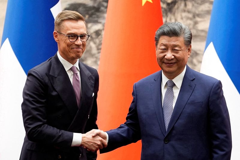 © Reuters. Chinese President Xi Jinping and Finnish President Alexander Stubb shake hands during a signing ceremony at the Great Hall of the People at the Great Hall of the People on October 29, 2024 in Beijing, China. Kazuki Kozaki/Pool via REUTERS