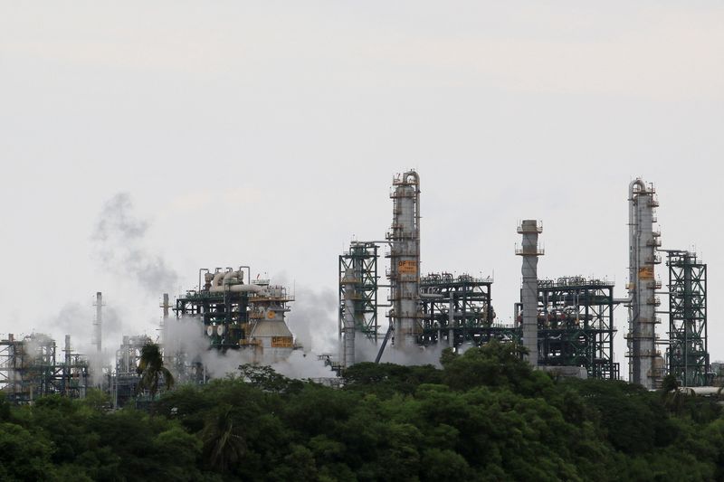 © Reuters. FILE PHOTO: A view of the state oil company Pemex's Olmeca refinery in Dos Bocas, Paraiso, Mexico June 21, 2024. REUTERS/Luis Manuel Lopez/File Photo