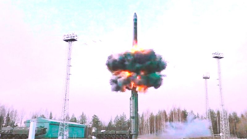 © Reuters. A Yars intercontinental ballistic missile is launched during a test from the Plesetsk cosmodrome in Northern Arkhangelsk region, Russia, in this still image taken from video released on October 29, 2024. Russian Defence Ministry/Handout via REUTERS