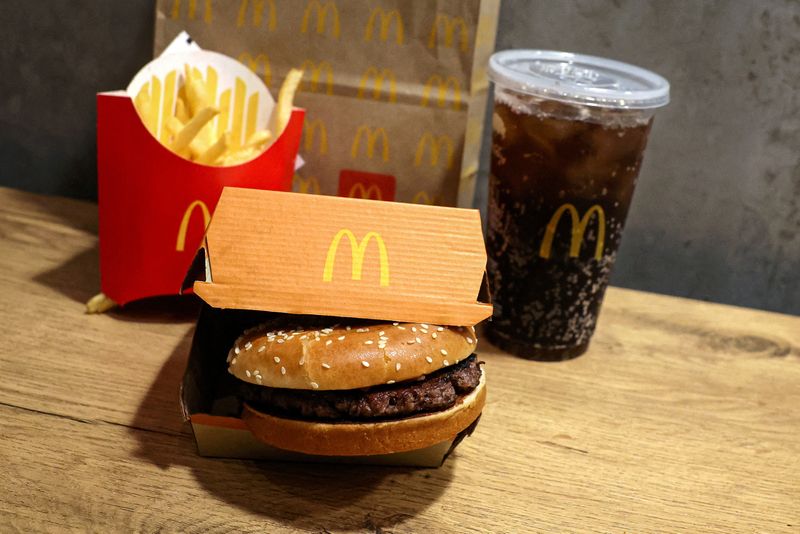 &copy; Reuters. FILE PHOTO: A McDonald's Quarter Pounder hamburger, fries  and a coke, are seen in an illustration picture taken in New York City, U.S., October 24, 2024.  REUTERS/Brendan McDermid/File Photo