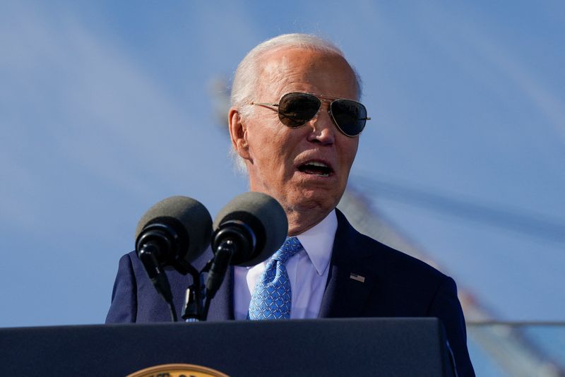 &copy; Reuters. U.S. President Joe Biden delivers remarks during a visit to Dundalk Marine Terminal in Baltimore, Maryland, U.S., October 29, 2024. REUTERS/Elizabeth Frantz