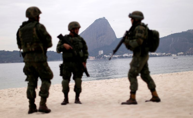 © Reuters. Soldados da Marinha na Praia do Flamengo, no Rio de Janeiro, durante a Olimpíada de 2016
19/07/2016
REUTERS/Ueslei Marcelino