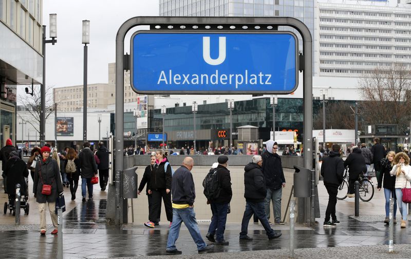 © Reuters. People walk through Alexanderplatz past an entrance to the underground train station in Berlin, Germany February 4, 2016.  REUTERS/Fabrizio Bensch/ File Photo