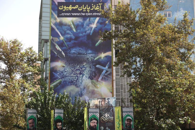 &copy; Reuters. An anti-Israel billboard is displayed on a building in Tehran, Iran, October 2, 2024. Majid Asgaripour/WANA (West Asia News Agency) via REUTERS/File Photo