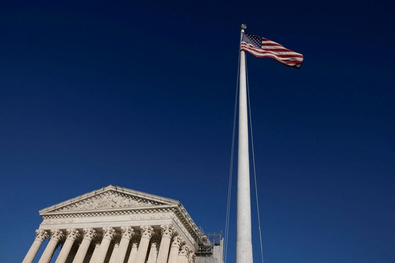 © Reuters. FILE PHOTO: The Supreme Court is pictured, in Washington, D.C., U.S., October 21, 2024. REUTERS/Kevin Mohatt/File Photo