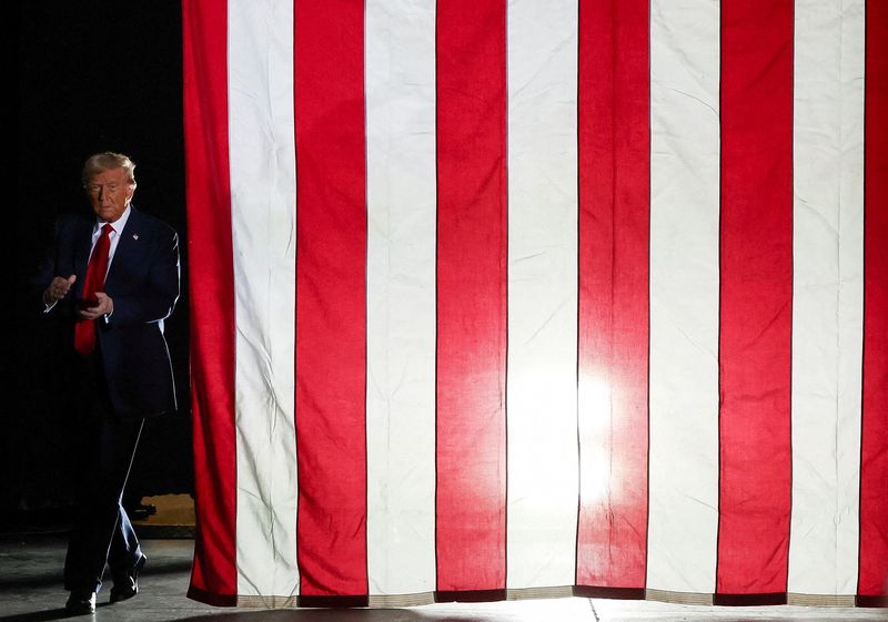 &copy; Reuters. Republican presidential nominee and former U.S. President Donald Trump attends a campaign event, in Allentown, Pennsylvania, U.S., October 29, 2024. REUTERS/Brendan McDermid