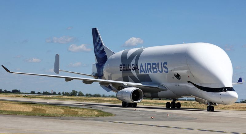 © Reuters. FILE PHOTO: An Airbus Beluga arrives ahead of the opening of the International Aerospace Exhibition ILA at Schoenefeld Airport in Berlin, Germany, June 21, 2022. REUTERS/Christian Mang/File Photo