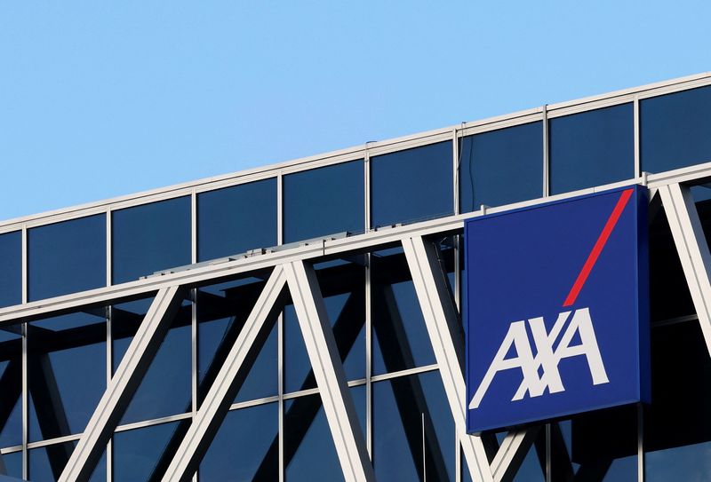 &copy; Reuters. Il logo AXA presso la sede di Bruxelles, in Belgio. REUTERS/Yves Herman