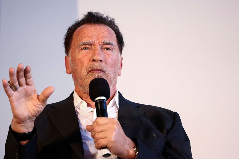 &copy; Reuters. FILE PHOTO: Actor and former California Governor Arnold Schwarzenegger speaks, as he receives an honorary doctorate from the Hertie School, in Berlin, Germany, September 17, 2024. REUTERS/Liesa Johannssen/File Photo