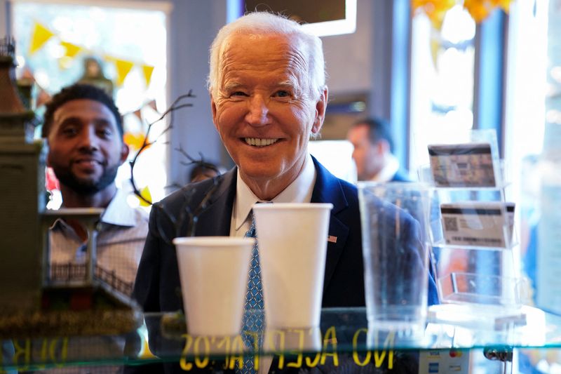 © Reuters. FILE PHOTO: U.S. President Joe Biden visits BMore Licks for icecream during a visit in Baltimore, Maryland, U.S., October 29, 2024. REUTERS/Elizabeth Frantz/File Photo