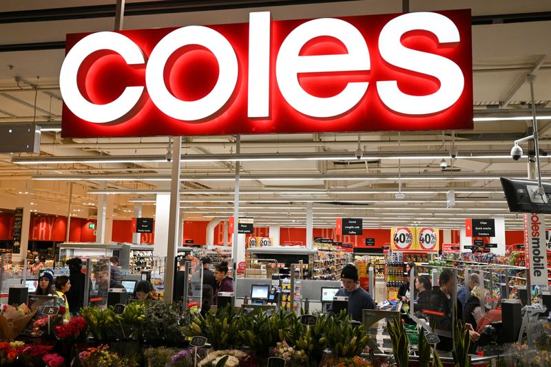 © Reuters. FILE PHOTO: Customers separated by protective plexiglass shields are seen in the self-service checkout area of a Coles supermarket following the easing of restrictions implemented to curb the spread of the coronavirus disease (COVID-19) in Sydney, Australia, June 17, 2020.  REUTERS/Loren Elliott/File Photo