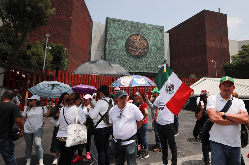 &copy; Reuters. Manifestão em frente à Suprema Corte contra reforma judicial, na Cidade do Méxicon03/09/2024nREUTERS/Henry Romero