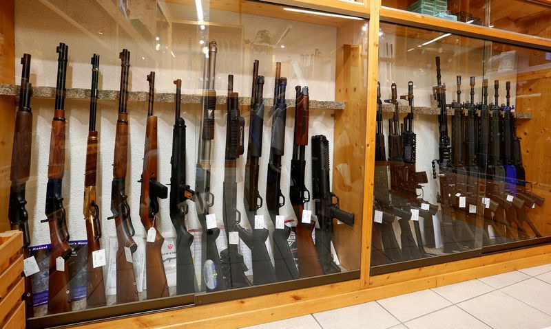 &copy; Reuters. FILE PHOTO: Different types of rifles are displayed at Wyss Waffen gun shop in the town of Burgdorf, Switzerland August 10, 2016. Picture taken August 10, 2016.    REUTERS/Arnd Wiegmann/File Photo