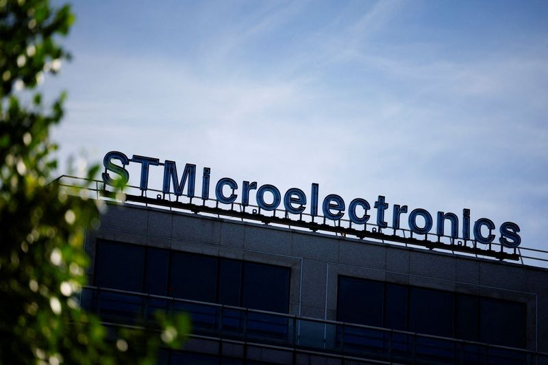 &copy; Reuters. FILE PHOTO: The logo of electronics and semiconductors manufacturer STMIcroelectronics is seen outside a company building in Montrouge, near Paris, France, July 12, 2022. REUTERS/Sarah Meyssonnier/File Photo