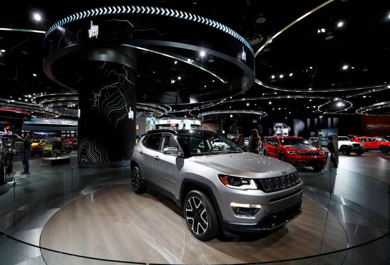 &copy; Reuters. La Jeep Compass 2017 esposta durante il North American International Auto Show di Detroit, Michigan, Stati Uniti, 10 gennaio 2017. REUTERS/Mark Blinch/File Photo