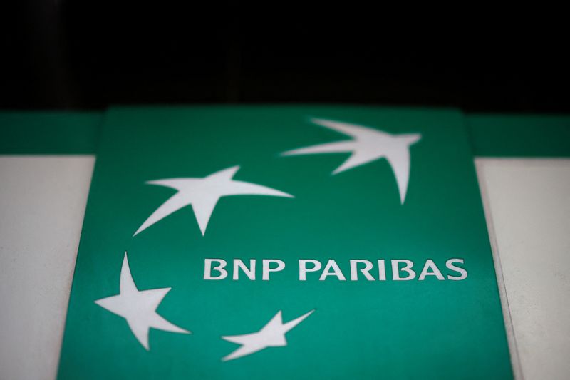 &copy; Reuters. Il logo di Bnp Paribas all'esterno di un edificio della banca a Parigi, Francia, 5 febbraio 2024. REUTERS/Sarah Meyssonnier/Foto archivio