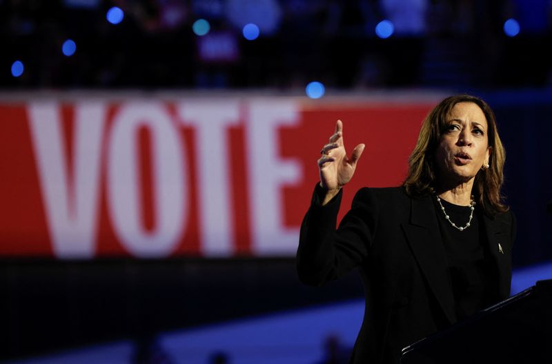 &copy; Reuters. Democratic presidential nominee and U.S. Vice President Kamala Harris speaks at a campaign rally in Madison, Wisconsin, U.S., October 30, 2024. REUTERS/Evelyn Hockstein/File Photo