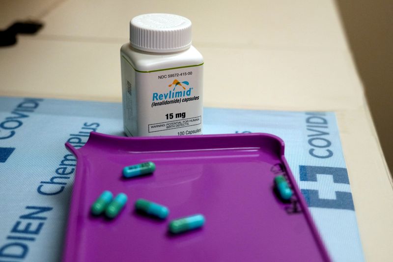 &copy; Reuters. FILE PHOTO: A bottle of Revlimid and pills are seen at the Huntsman Cancer Institute at the University of Utah in Salt Lake City, Utah, U.S., July 22, 2022.  REUTERS/George Frey/File Photo