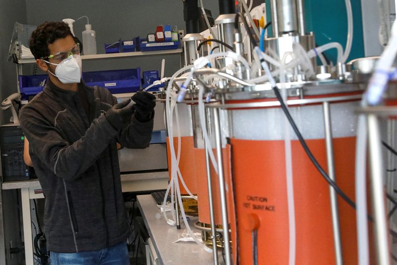 &copy; Reuters. FILE PHOTO: An employee works in a lab at the Regeneron Pharmaceuticals Westchester campus in Tarrytown, New York, U.S. September 17, 2020. Picture taken September 17, 2020. REUTERS/Brendan McDermid/File Photo