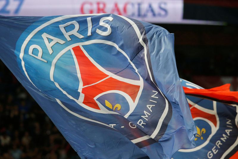 &copy; Reuters. Bandeiras do Paris St Germain em jogo contra Caenn 12/8/2018      REUTERS/Regis Duvignau