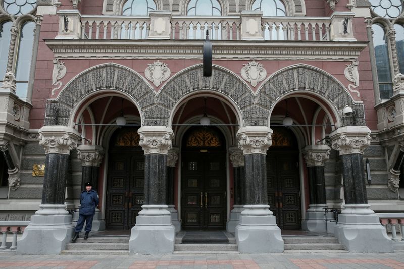 © Reuters. FILE PHOTO: The headquarters of Ukrainian central bank is seen in central Kiev, Ukraine, March 3, 2016.  REUTERS/Valentyn Ogirenko/File Photo