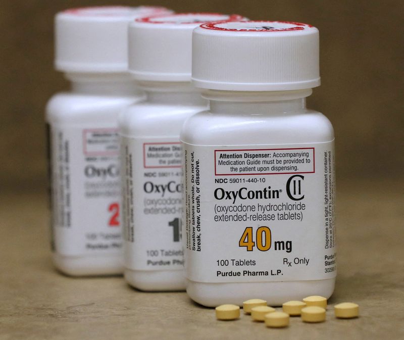 &copy; Reuters. FILE PHOTO: Bottles of prescription painkiller OxyContin pills, made by Purdue Pharma LP sit on a counter at a local pharmacy in Provo, Utah, U.S., April 25, 2017.    REUTERS/George Frey/File Photo