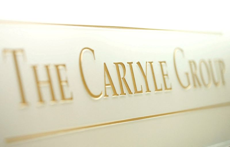 © Reuters. FILE PHOTO: The logo of the Carlyle Group is displayed at the company's office in Tokyo, Japan October 17, 2018. REUTERS/Issei Kato/File Photo