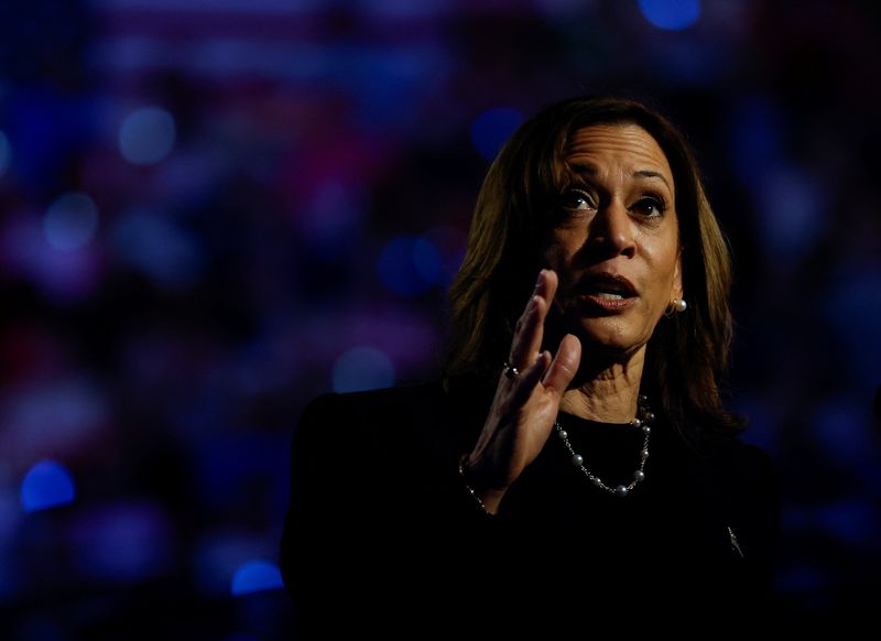 &copy; Reuters. FILE PHOTO: Democratic presidential nominee and U.S. Vice President Kamala Harris speaks at a campaign rally in Madison, Wisconsin, U.S., October 30, 2024. REUTERS/Evelyn Hockstein/File Photo