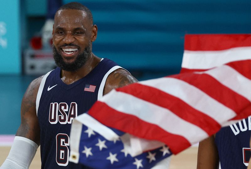 © Reuters. FILE PHOTO: Paris 2024 Olympics - Basketball - Men's Gold Medal Game - France vs United States - Bercy Arena, Paris, France - August 10, 2024. Lebron James of United States celebrates after United States win gold. REUTERS/Stephanie Lecocq/File Photo