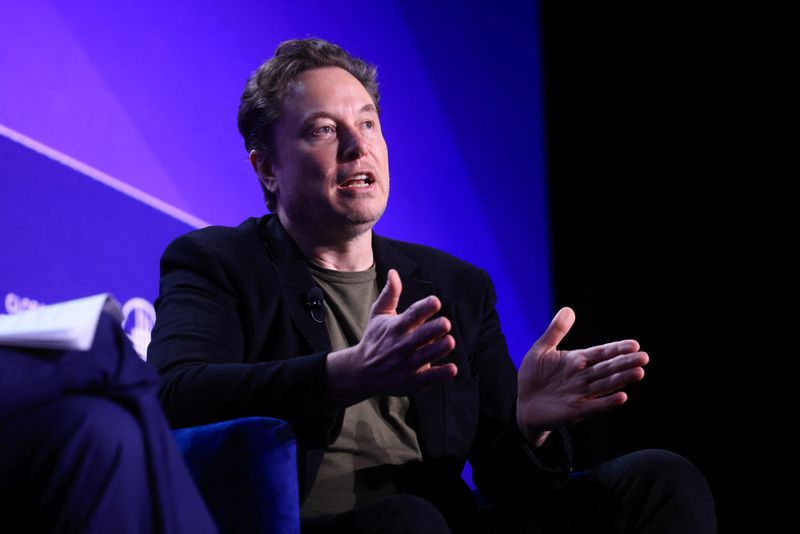 © Reuters. Elon Musk, Chief Executive Officer of SpaceX and Tesla and owner of X speaks at the Milken Conference 2024 Global Conference Sessions at The Beverly Hilton in Beverly Hills, California, U.S., May 6, 2024.  REUTERS/David Swanson/File Photo