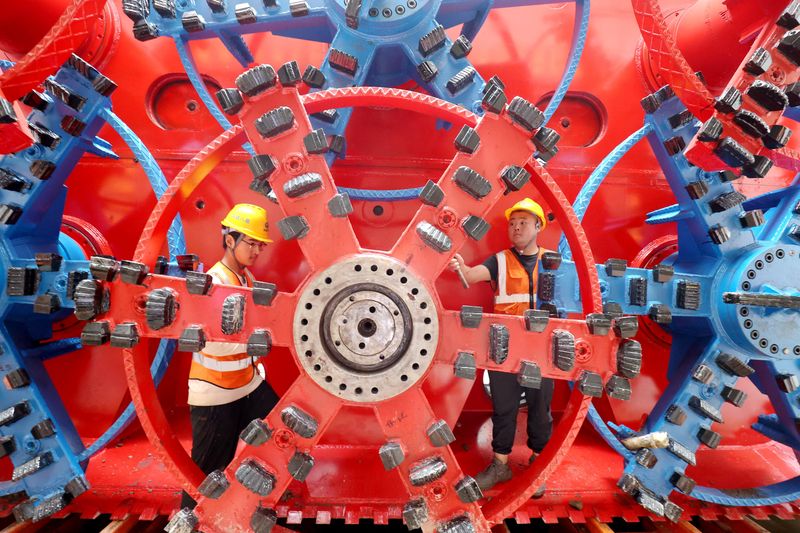 © Reuters. China Railway workers assemble a pipe jacking machine at the construction site of an underground railway station, in Huzhou, Zhejiang province, China October 17, 2024. China Daily via REUTERS