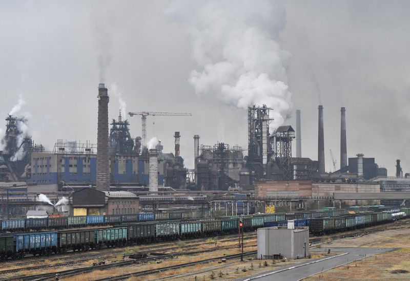 © Reuters. A view shows Magnitogorsk Iron and Steel Works (MMK) in the city of Magnitogorsk, Russia October 20, 2022. REUTERS/Alexander Manzyuk/ File Photo